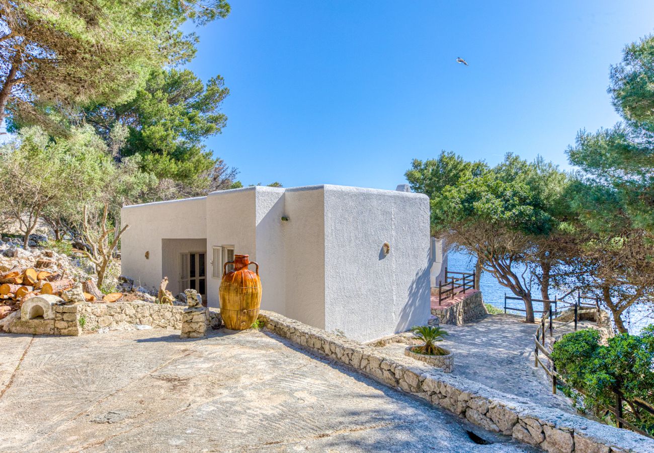 Villa à Castro - Villa unique avec accès mer et vue superbe (villa A)