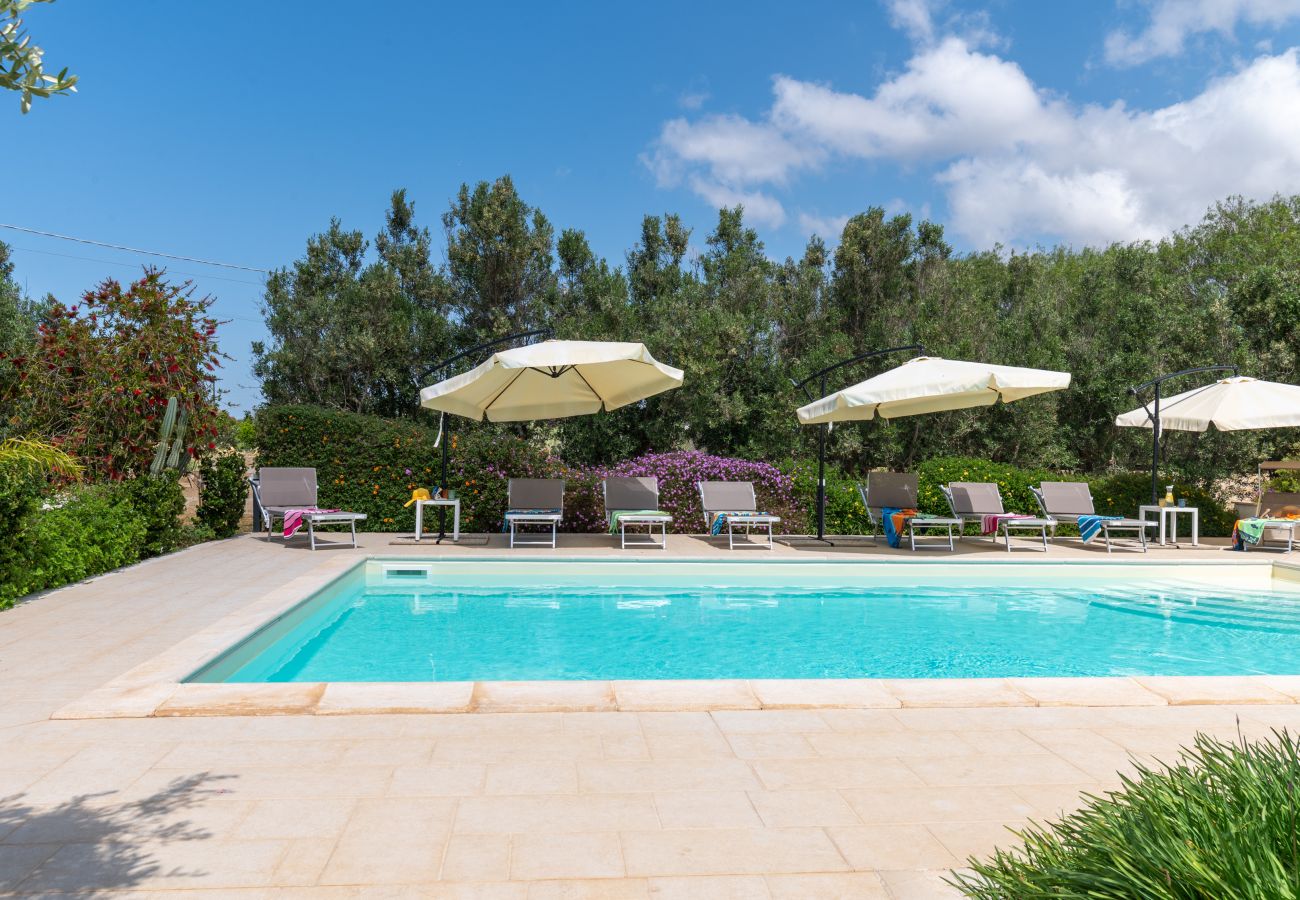 Villa à Torre San Giovanni - Superbe villa de plage avec piscine et jardin