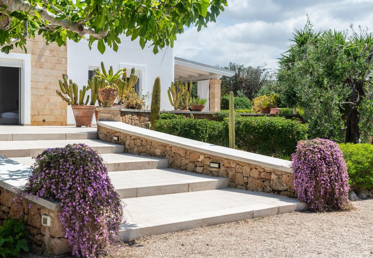 Villa à Torre San Giovanni - Superbe villa de plage avec piscine et jardin