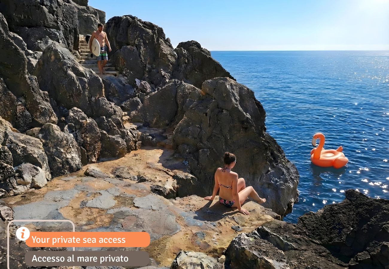 Villa à Castro - Superbe villa avec jacuzzi et accès privé à la mer (maison B)