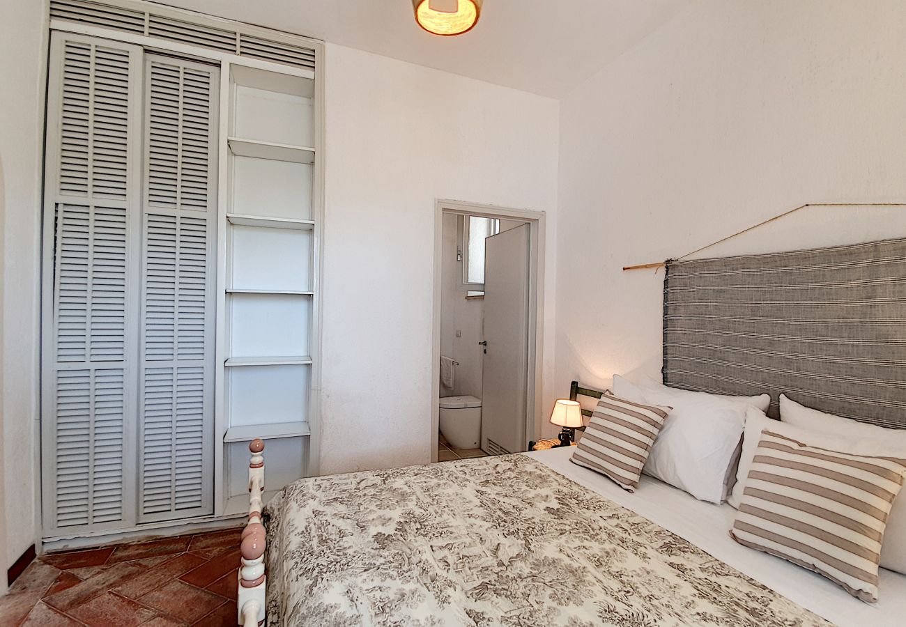 Villa à Castro - Superbe villa avec jacuzzi et accès privé à la mer (maison B)