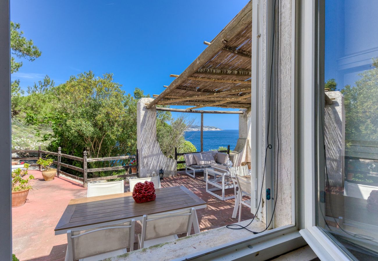Villa à Castro - Superbe villa avec jacuzzi et accès privé à la mer (maison B)