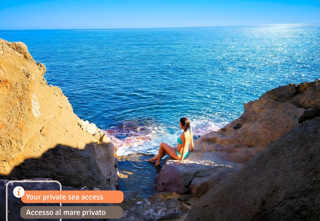 Villa à Castro - Superbe villa avec jacuzzi et accès privé à la mer (maison B)