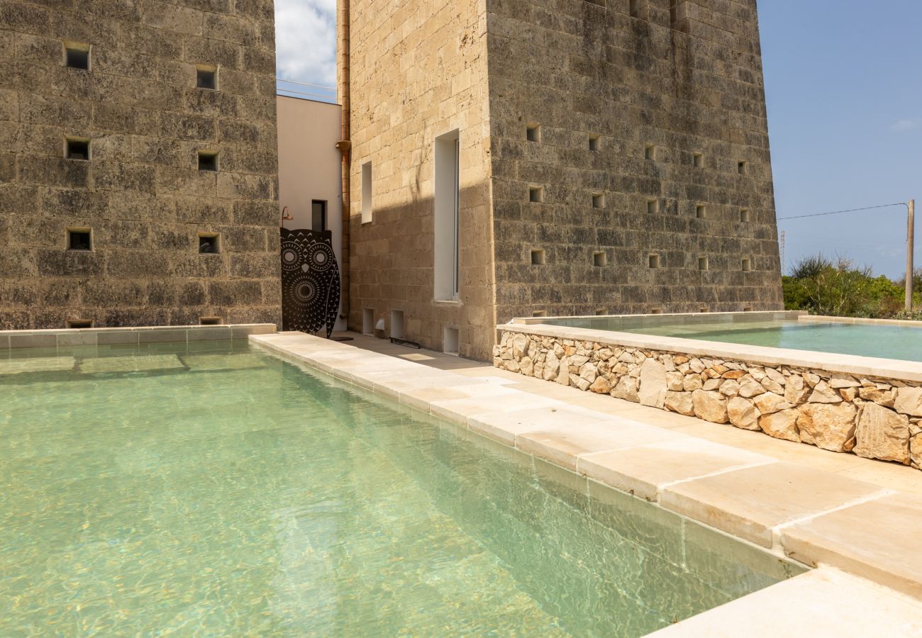 Villa à Gallipoli - Villa Tour Ultra-Luxe avec 2 piscines, 1km plage