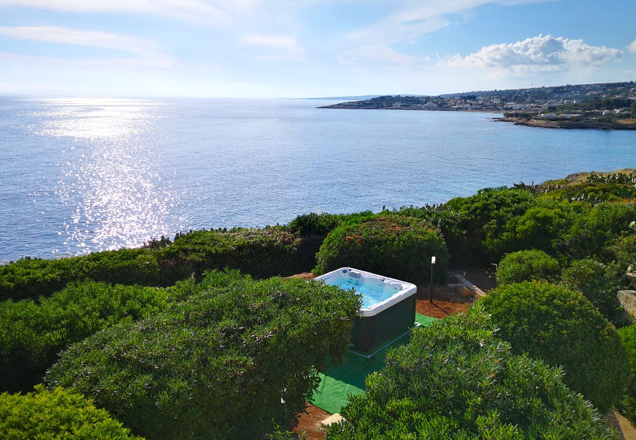 Casa a Leuca - Villa sul mare con accesso mare diretto & jacuzzi