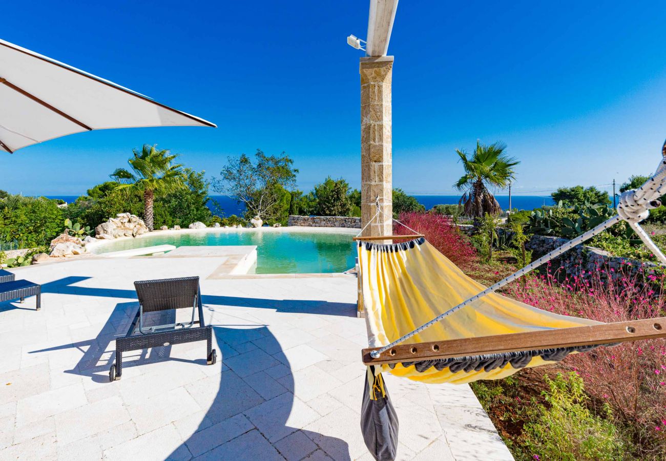 Villa a Gagliano del Capo - Villa da sogno con piscina naturale e vista mare