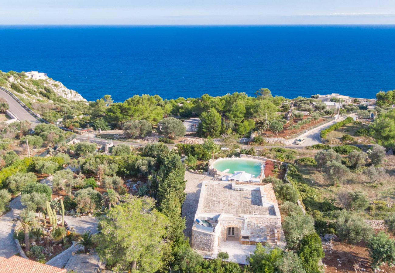 Villa a Gagliano del Capo - Villa da sogno con piscina naturale e vista mare