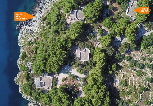 Casa a Castro - Ampia villa con discesa al mare (casa D) Casa a Castro - Ampia villa con discesa al mare (casa D)