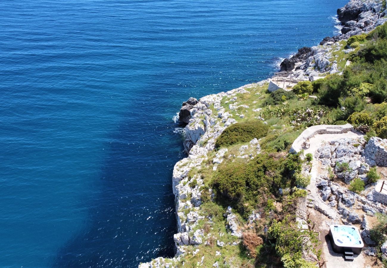 Villa a Castro - Villa mozzafiato con jacuzzi, accesso mare privato