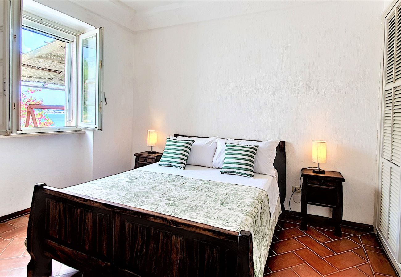 Villa a Castro - Villa mozzafiato con jacuzzi, accesso mare privato