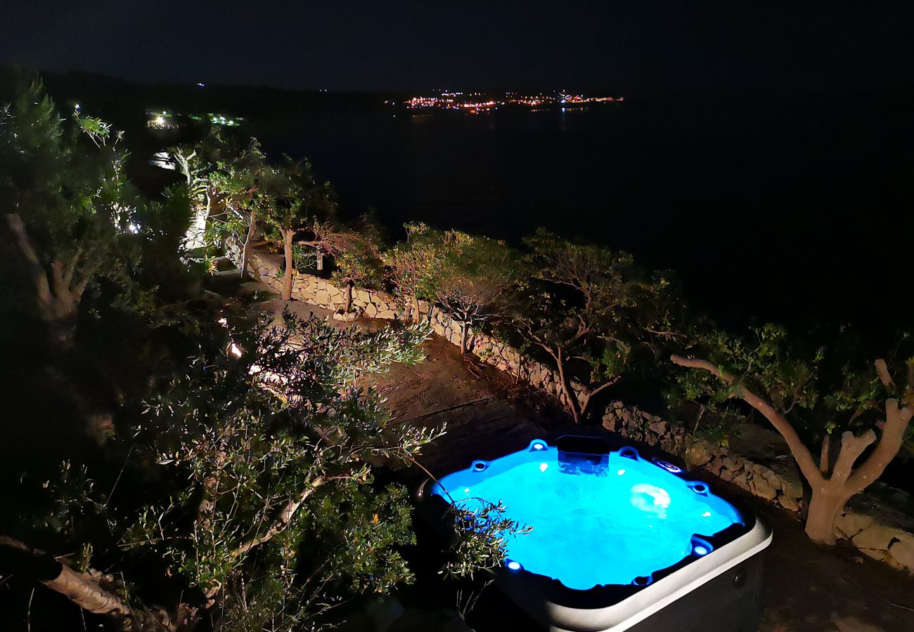 Villa a Castro - Villa mozzafiato con jacuzzi, accesso mare privato