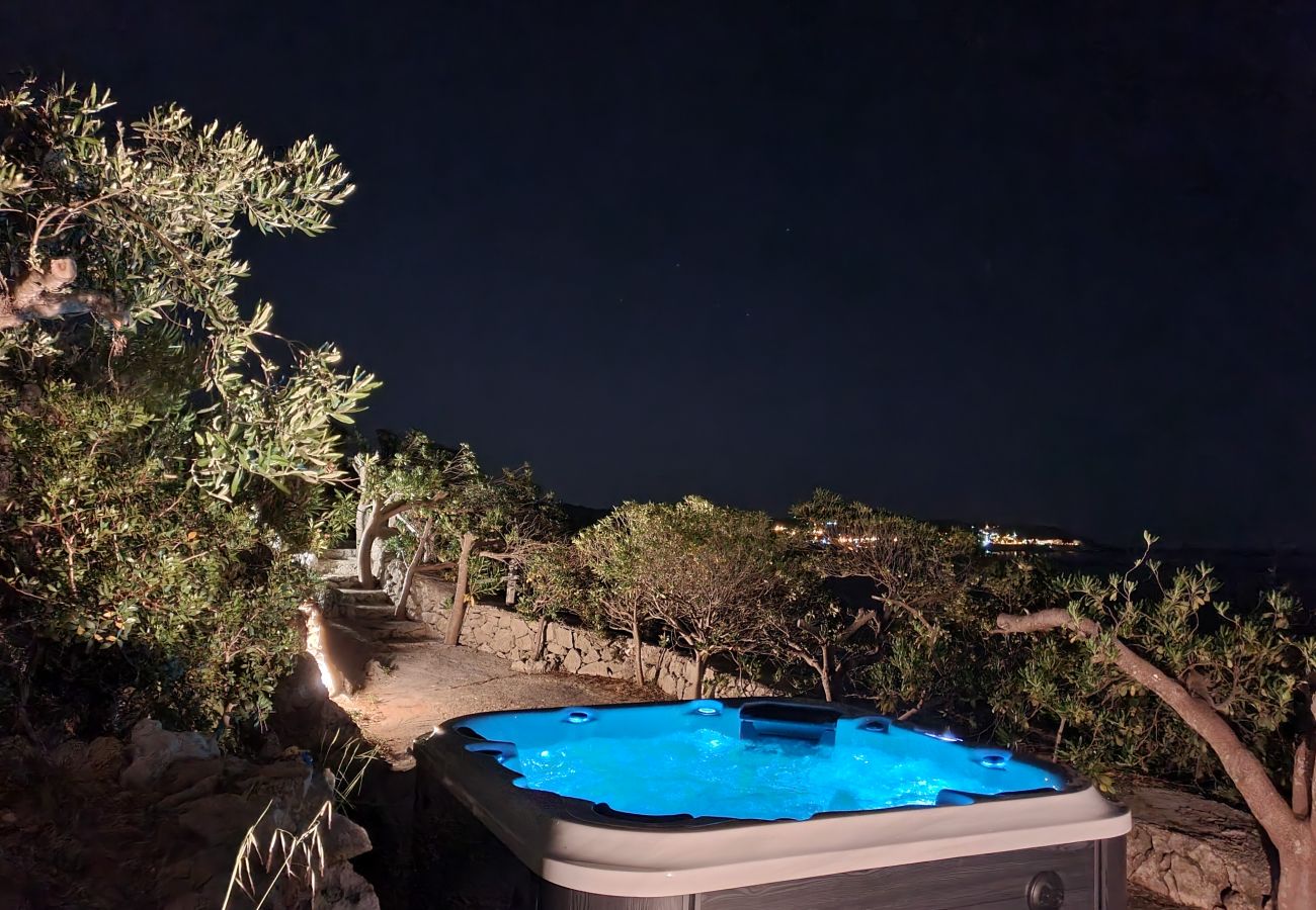 Villa a Castro - Villa mozzafiato con jacuzzi, accesso mare privato