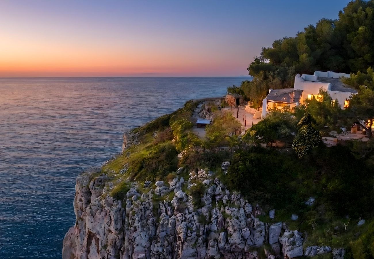 Villa a Castro - Villa mozzafiato con jacuzzi, accesso mare privato