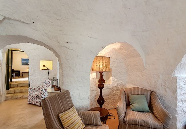 Villa a Cisternino - Tenuta con trulli privati e piscina naturale Villa a Cisternino - Tenuta con trulli privati e piscina naturale