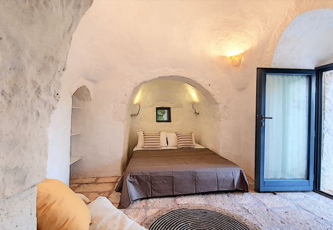 Villa a Cisternino - Tenuta con trulli privati e piscina naturale Villa a Cisternino - Tenuta con trulli privati e piscina naturale