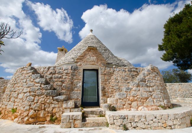 Villa a Cisternino - Tenuta con trulli privati e piscina naturale Villa a Cisternino - Tenuta con trulli privati e piscina naturale