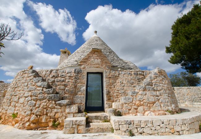 Villa a Cisternino - Tenuta con trulli privati e piscina naturale