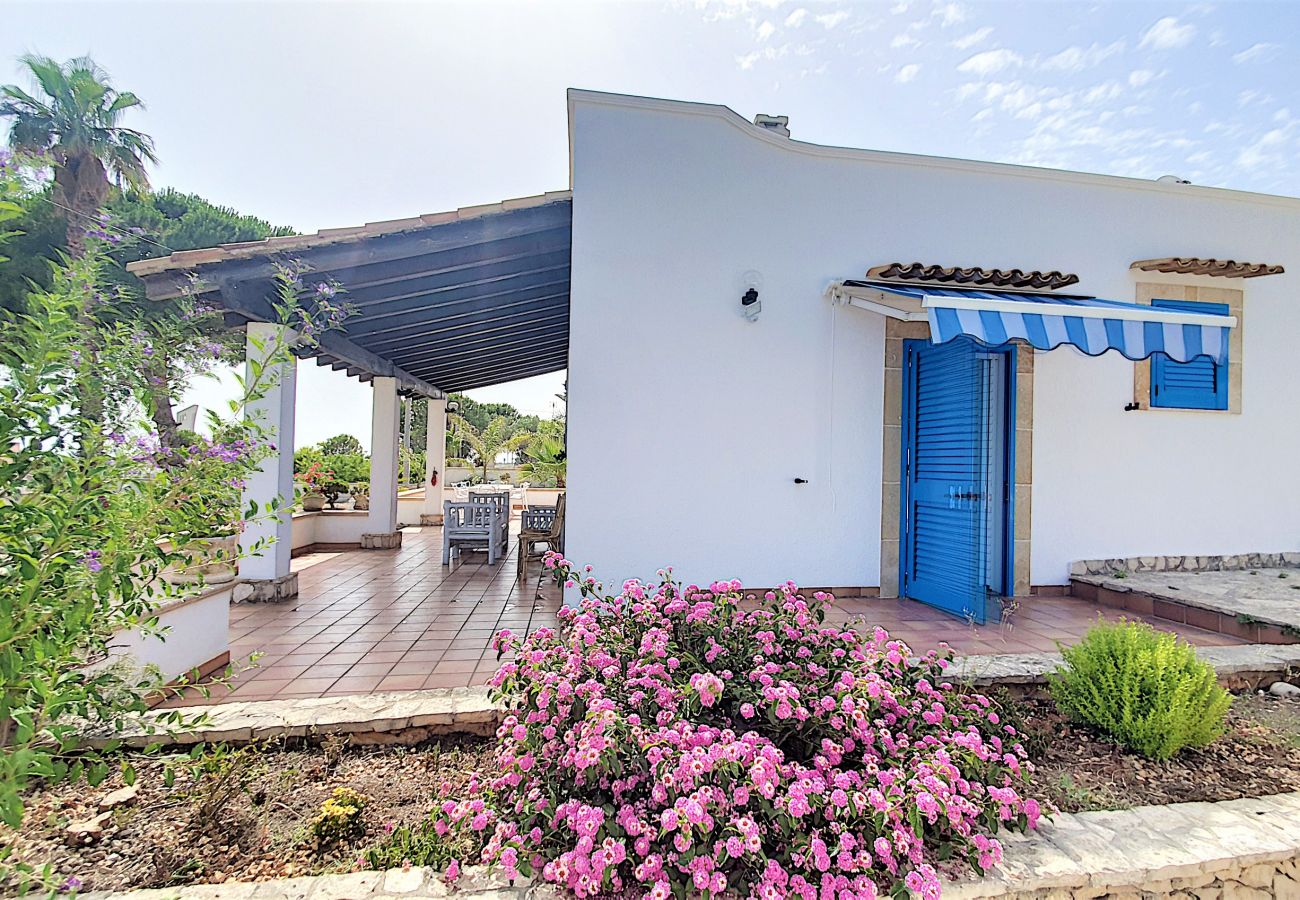 Casa a Pescoluse - Villetta con piscina privata vicino alla spiaggia