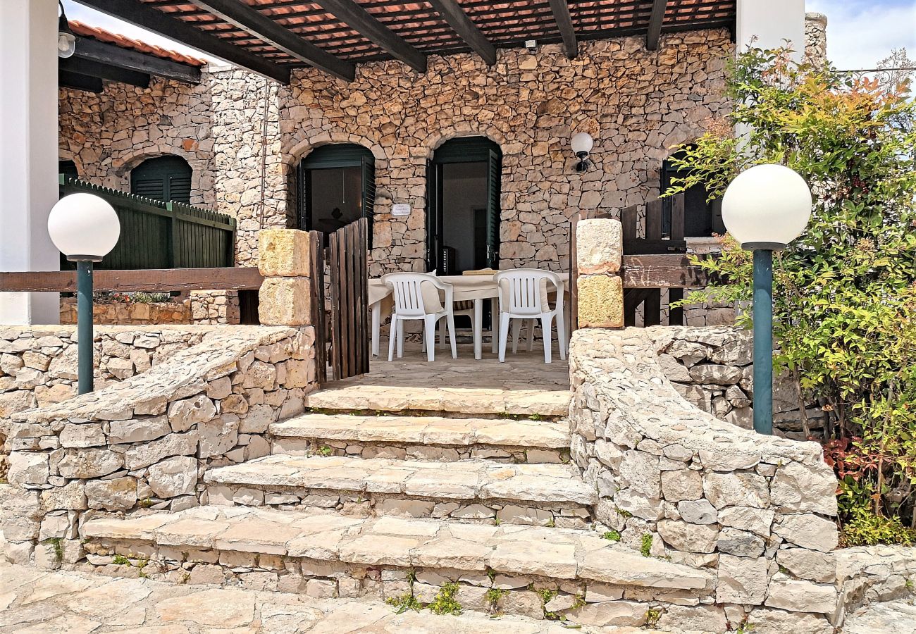 Casa a Marina di Felloniche - Villa in pietra con piscina privata e vista mare