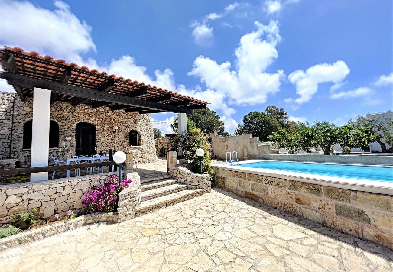 Casa a Marina di Felloniche - Villa in pietra con piscina privata e vista mare