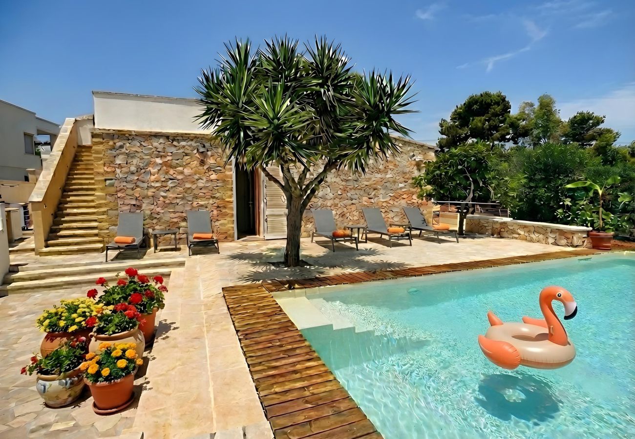 Villa a Leuca - Villa in pietra con piscina a Leuca, 950m dal mare