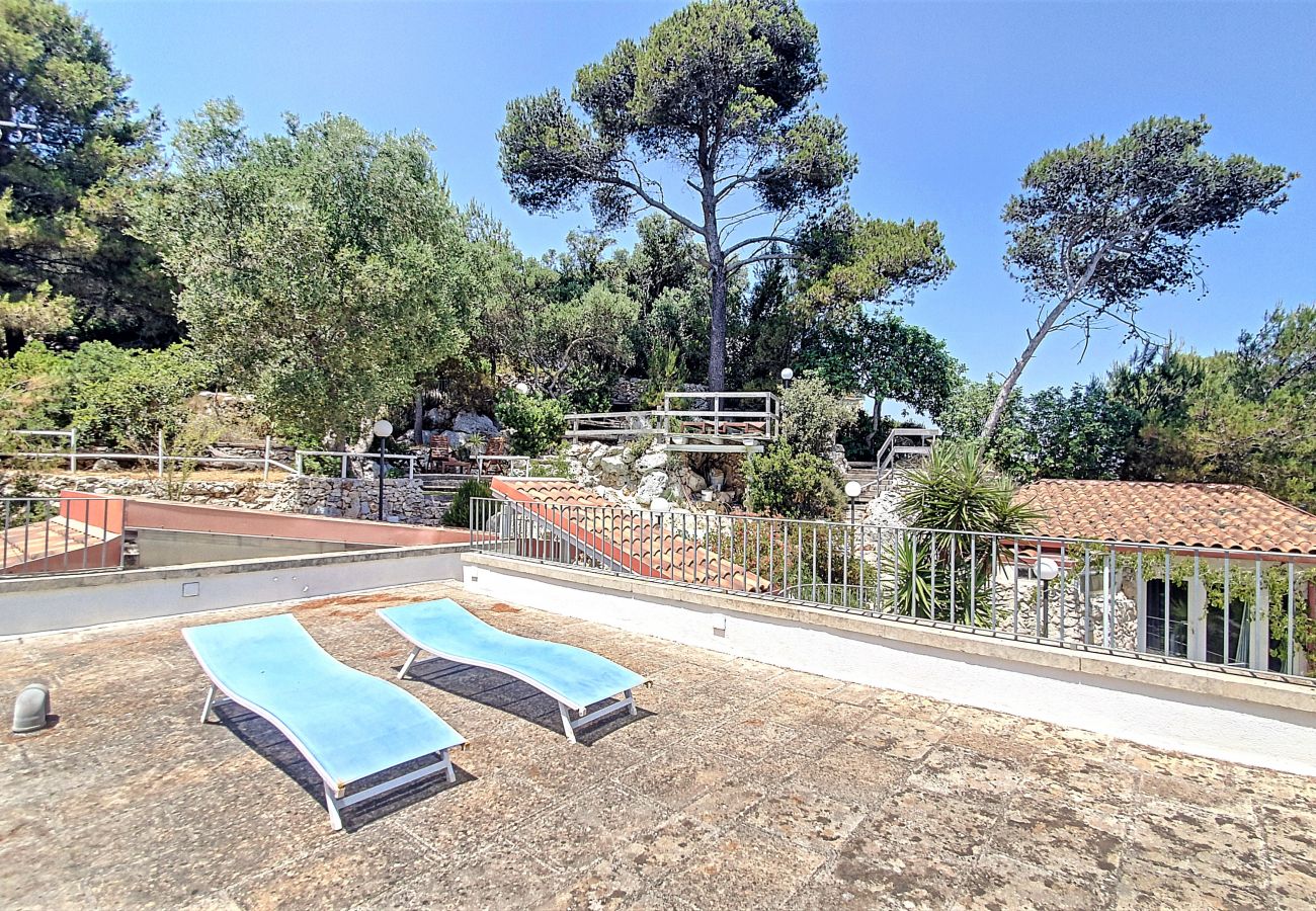 Villa a Marittima - Meravigliosa villa con piscina naturale, a 4 minuti a piedi dal mare di Acquaviva