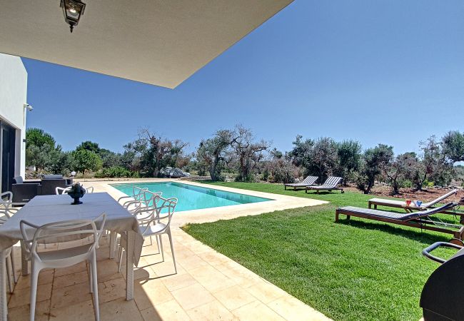Villa a Leuca - Villa moderna di lusso con piscina a 1km dal mare