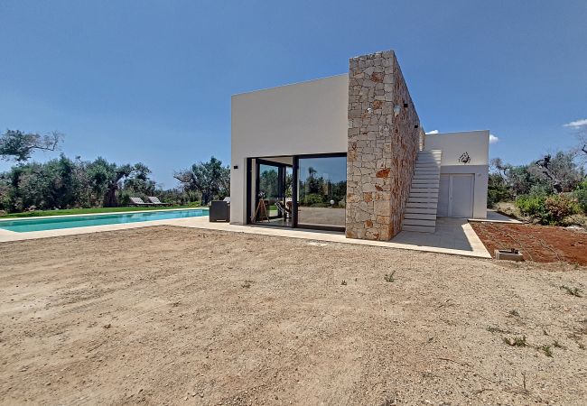 Villa a Leuca - Villa moderna di lusso con piscina a 1km dal mare