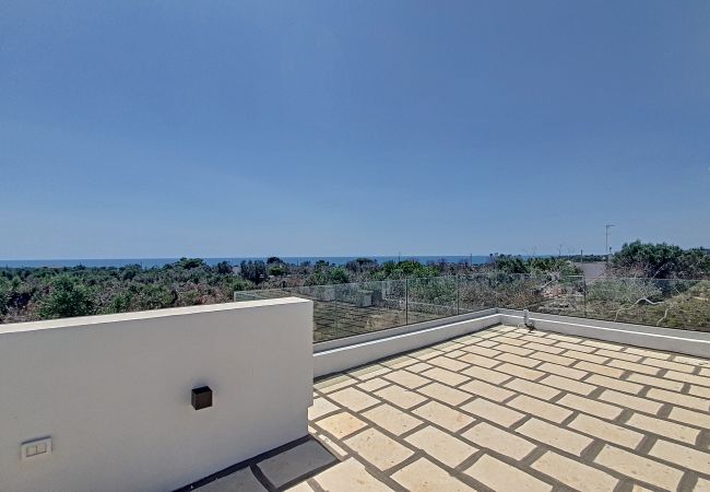 Villa a Leuca - Villa moderna di lusso con piscina a 1km dal mare