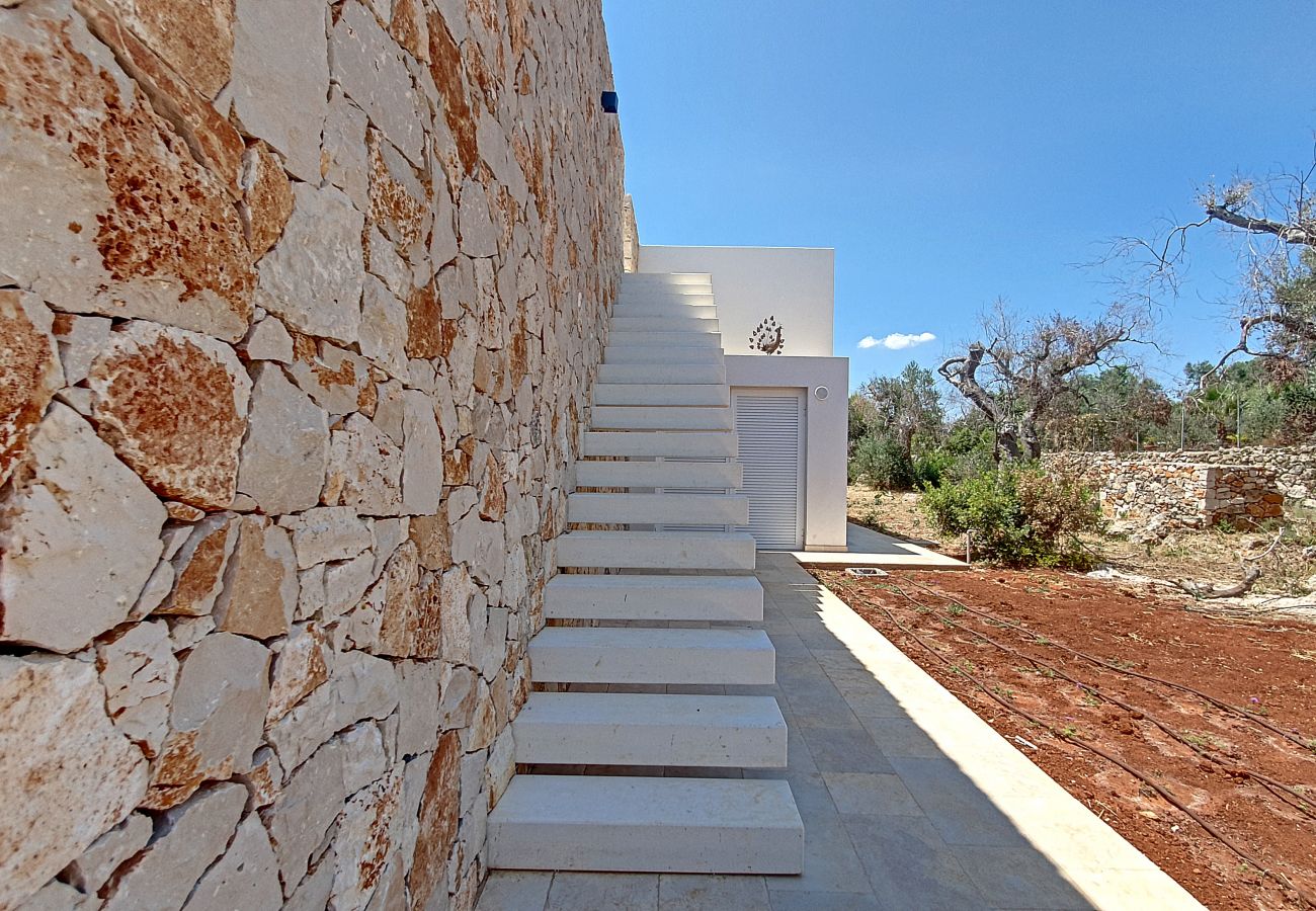 Villa a Leuca - Villa moderna di lusso con piscina a 1km dal mare