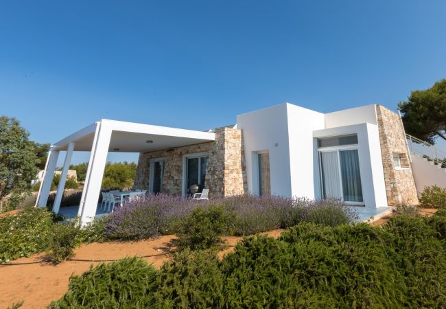 Villa a Torre Pali - Moderna villa deluxe con piscina e vista mare 180°