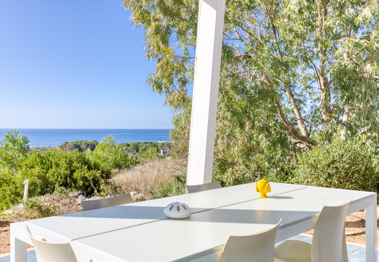 Villa a Torre Pali - Moderna villa deluxe con piscina e vista mare 180°