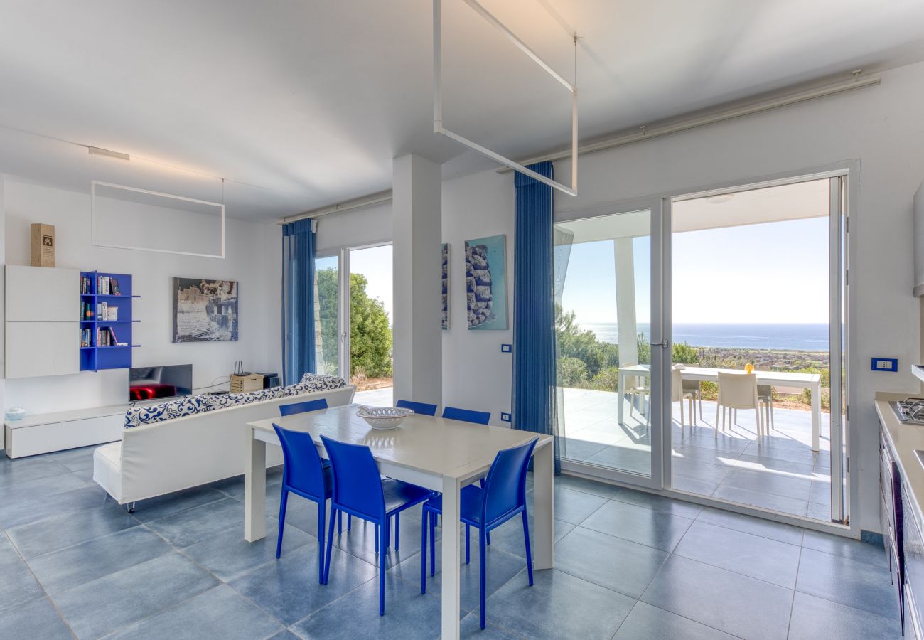 Villa a Torre Pali - Moderna villa deluxe con piscina e vista mare 180°