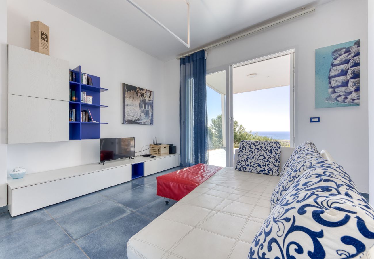 Villa a Torre Pali - Moderna villa deluxe con piscina e vista mare 180°