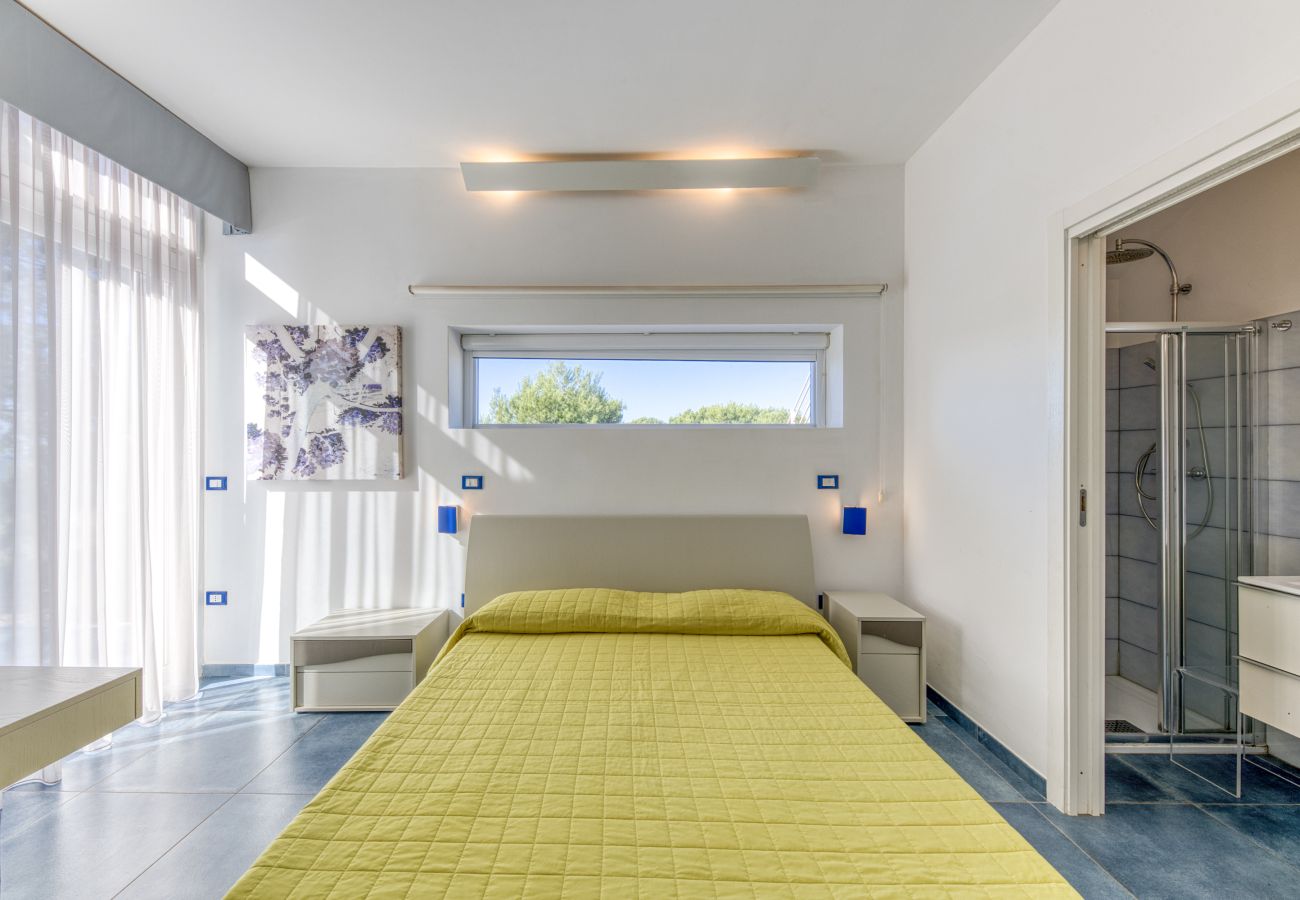 Villa a Torre Pali - Moderna villa deluxe con piscina e vista mare 180°