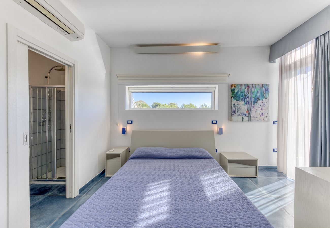 Villa a Torre Pali - Moderna villa deluxe con piscina e vista mare 180°