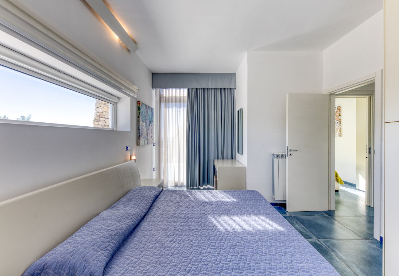 Villa a Torre Pali - Moderna villa deluxe con piscina e vista mare 180°