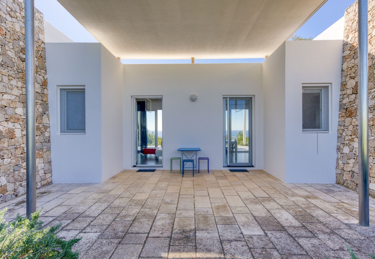 Villa a Torre Pali - Moderna villa deluxe con piscina e vista mare 180°