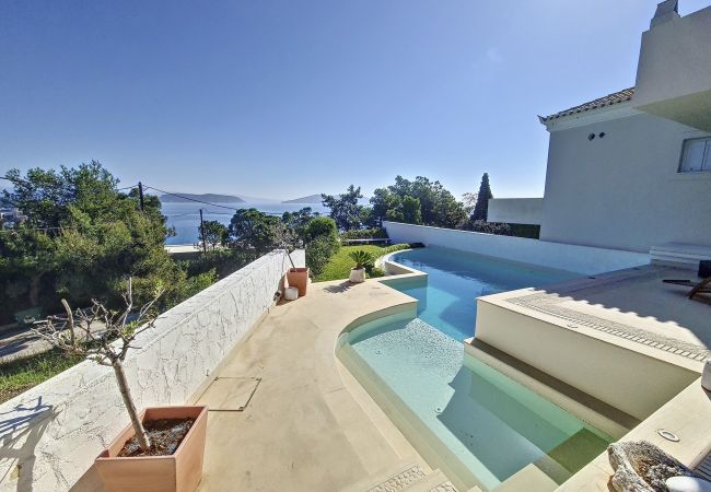 Villa a Porto Heli - Fantastica villa con piscina fronte spiaggia
