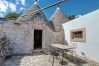 Villa a Cisternino - Trulli ristrutturati con piscina in campagna