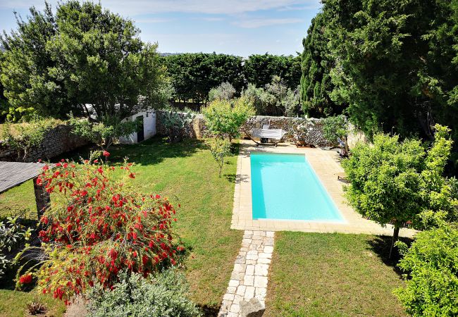 Villa a Castrignano del Capo - 4km dal mare: masseria con piscina in centro storico