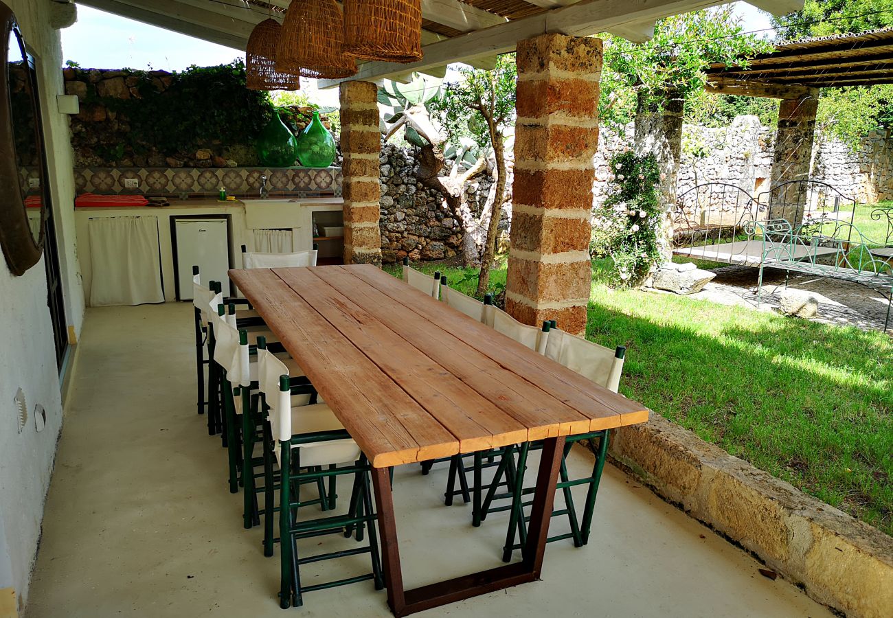 Villa a Castrignano del Capo - 4km dal mare: masseria con piscina in centro storico