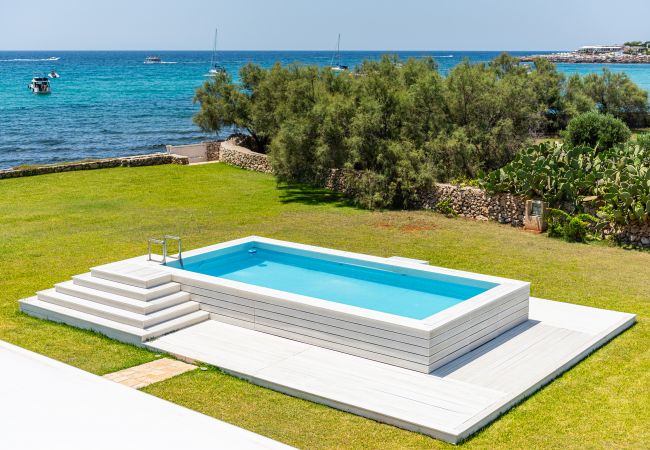 Villa a Marina di Felloniche - Villa 5* sul mare con piscina riscaldata e jacuzzi