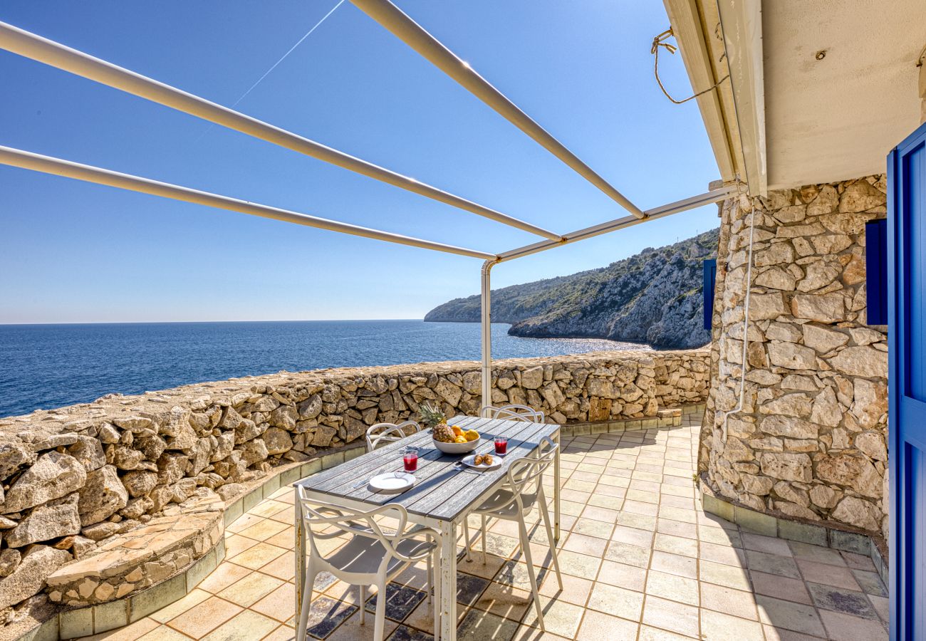 Trullo a Gagliano del Capo - Casetta in pietra sul mare con jacuzzi riscaldata
