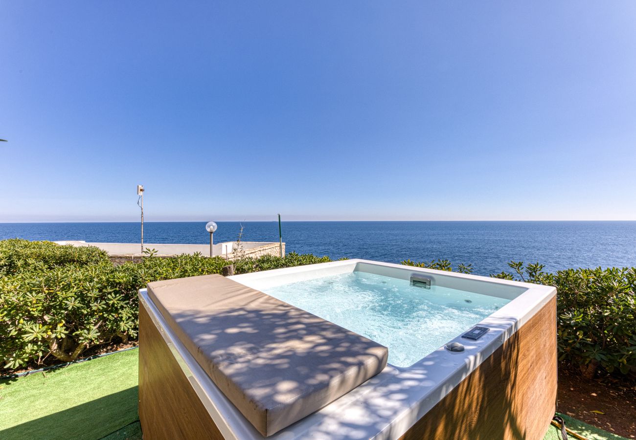 Trullo a Gagliano del Capo - Casetta in pietra sul mare con jacuzzi riscaldata