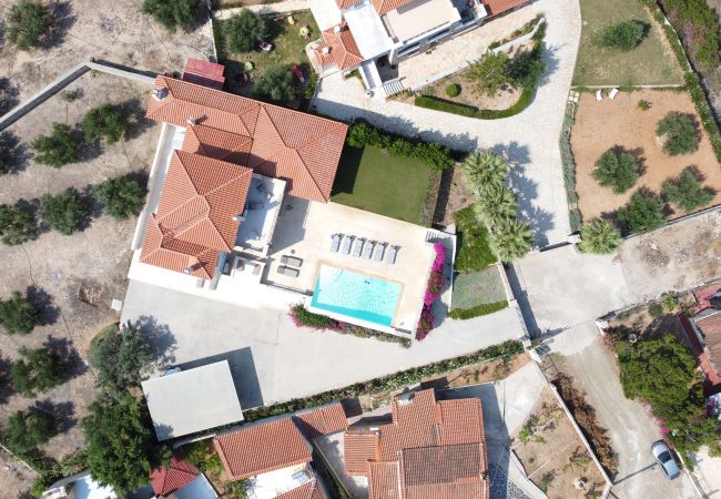 Villa a Porto Heli - Lussuosa villa con grande piscina e vista mare