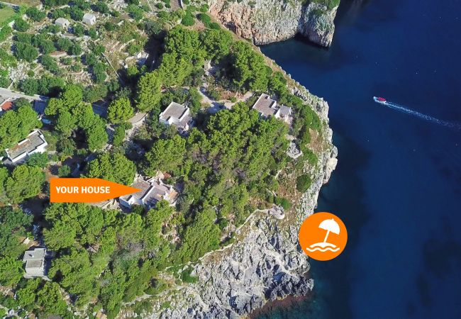 Villa a Castro - Villa unica con accesso al mare e splendida vista (casa A) Villa a Castro - Villa unica con accesso al mare e splendida vista (casa A)