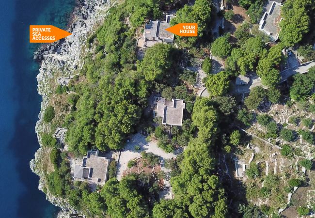 Villa a Castro - Villa unica con accesso al mare e splendida vista (casa A) Villa a Castro - Villa unica con accesso al mare e splendida vista (casa A)