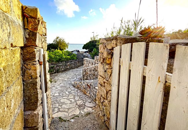 Villa a Marina di Felloniche - Villa da sogno fronte spiaggia, piscina e jacuzzi Villa a Marina di Felloniche - Villa da sogno fronte spiaggia, piscina e jacuzzi