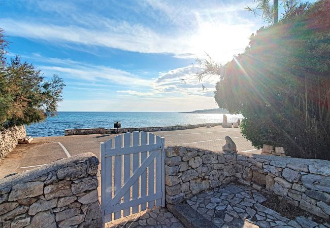 Villa a Marina di Felloniche - Villa da sogno fronte spiaggia, piscina e jacuzzi Villa a Marina di Felloniche - Villa da sogno fronte spiaggia, piscina e jacuzzi